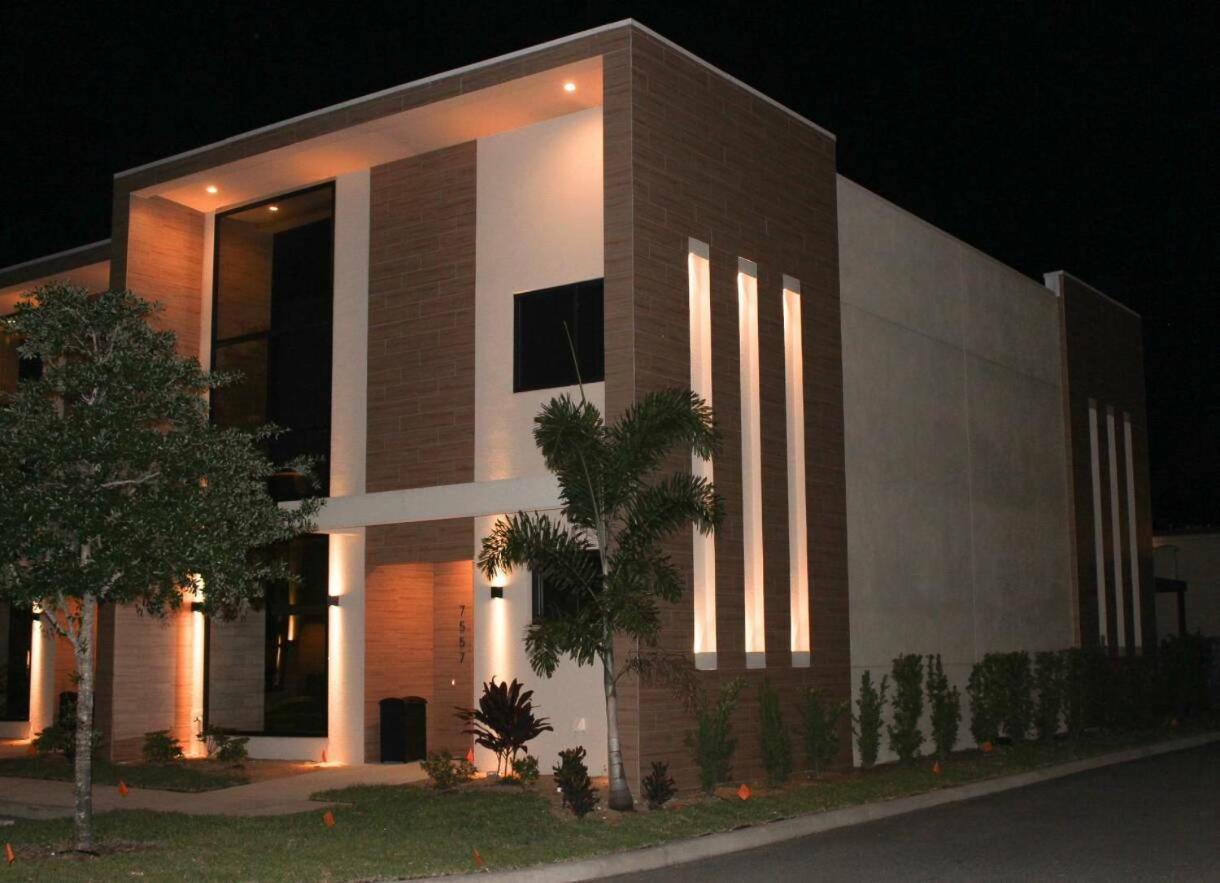Ferienhaus 4 - 5 Min From - W Jacuzzi 7557 Orlando